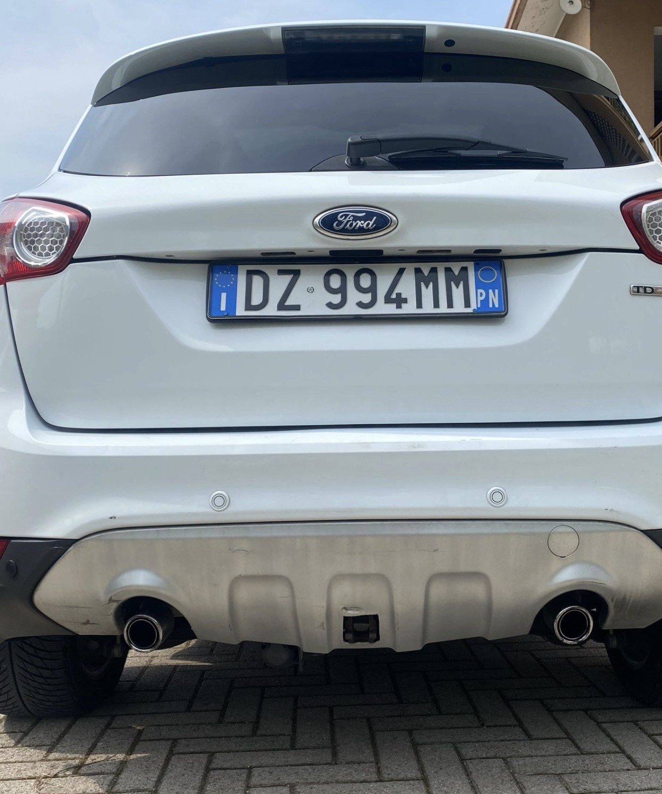 Numer rejestracyjny DZ994MM posiada FORD Kuga 1a serie