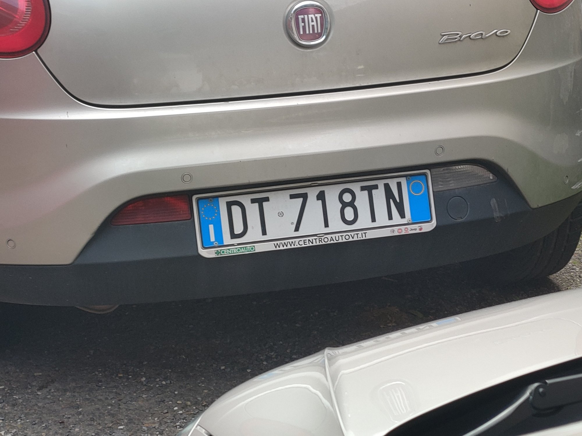 Numer rejestracyjny DT718TN posiada FIAT Bravo 2a serie