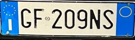 Numer rejestracyjny GF209NS posiada SEAT Arona