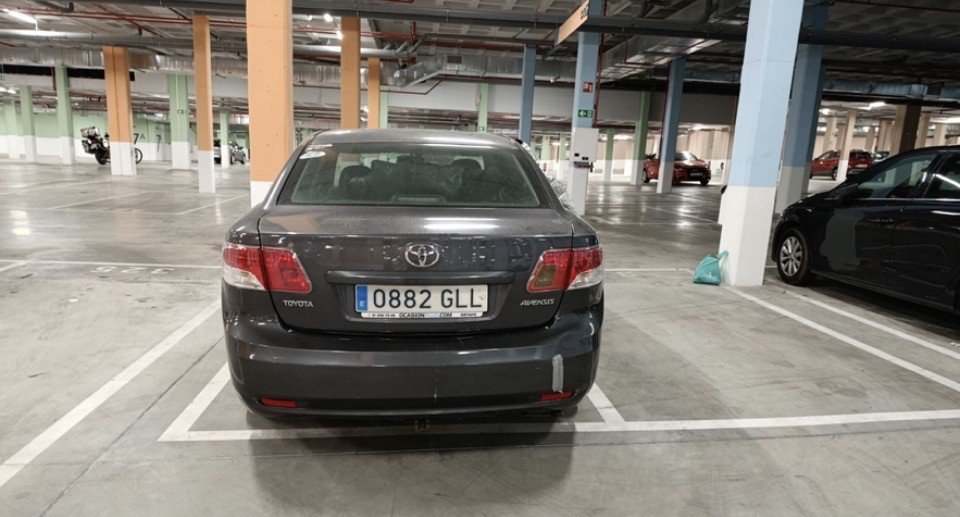 Numer rejestracyjny 0882GLL posiada TOYOTA AVENSIS