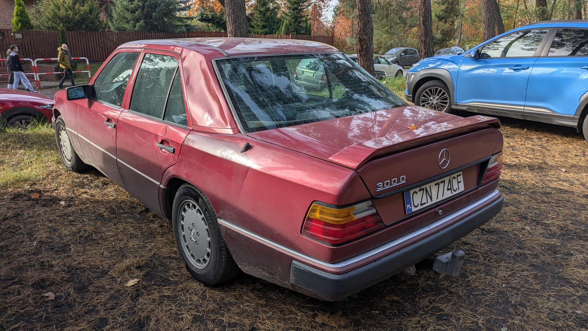 Numer rejestracyjny CZN 774CF posiada MERCEDES-BENZ 124 - CZN774CF