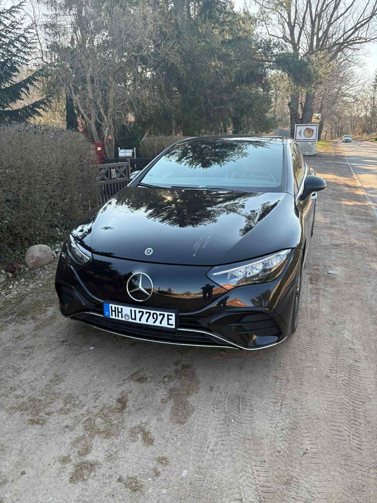 Numer rejestracyjny HHU7797E posiada Mercedes 