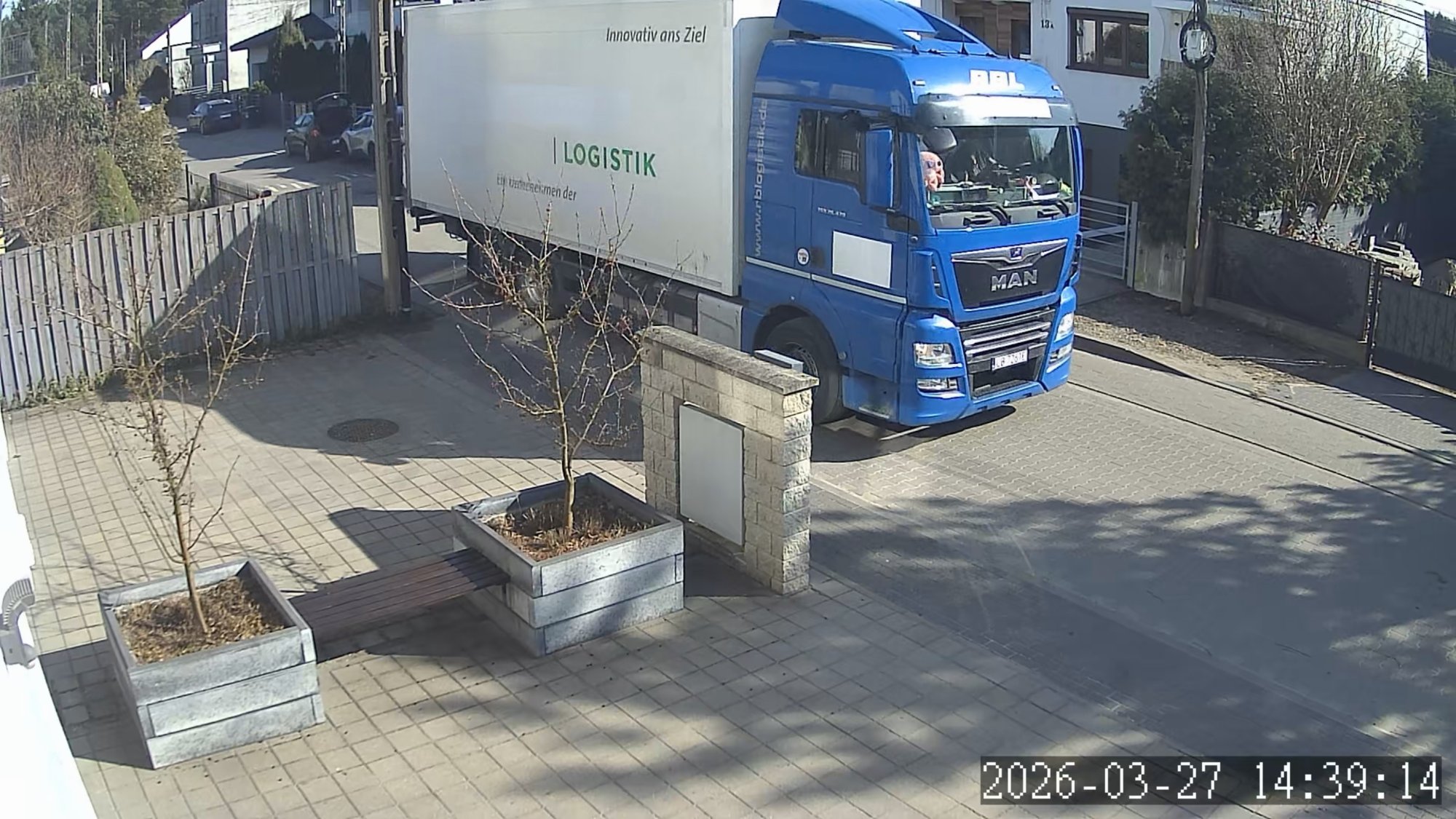 Numer rejestracyjny MEE3217 posiada MAN 