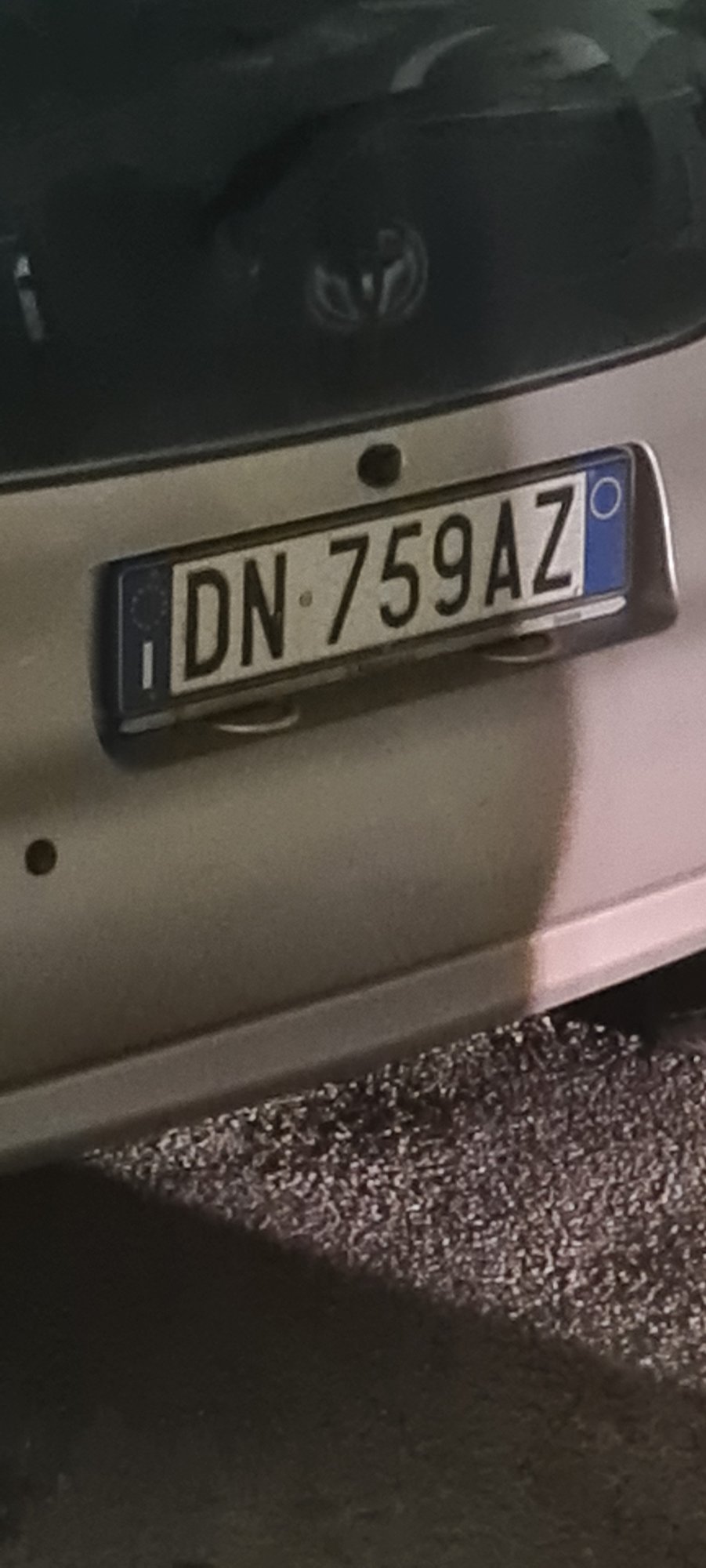 Numer rejestracyjny DN759AZ posiada  