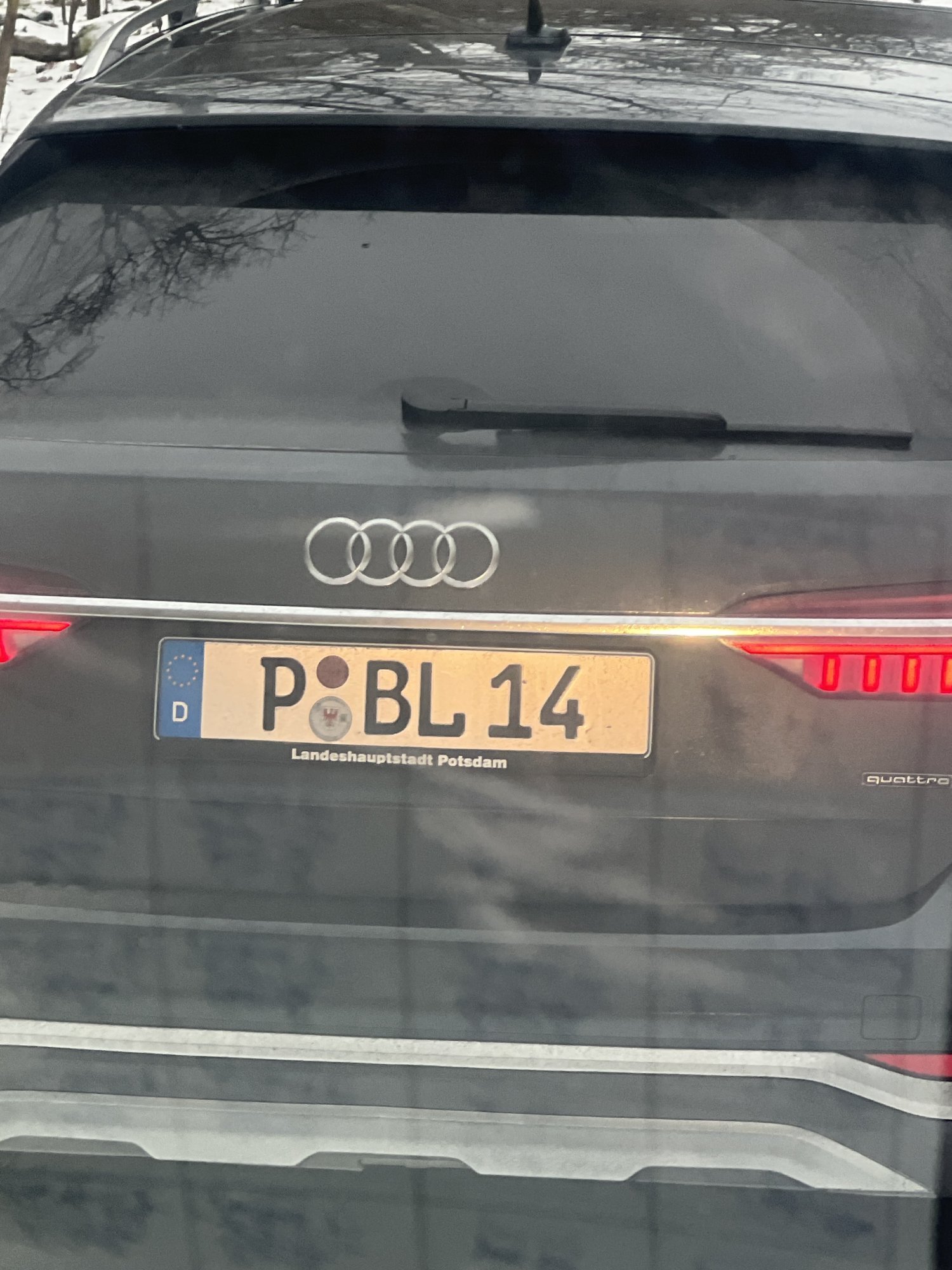 Numer rejestracyjny PBL14 posiada Audi 