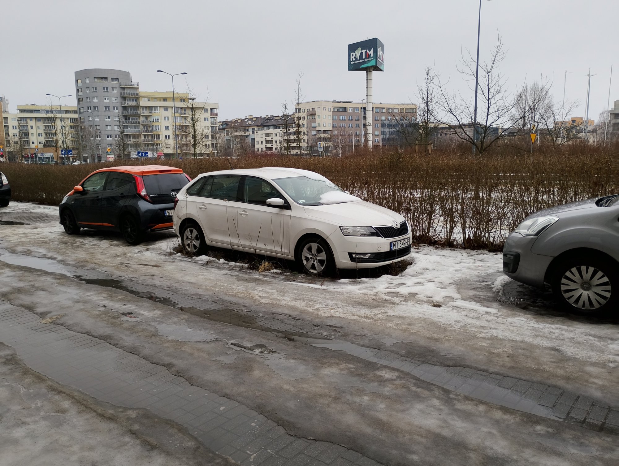 Numer rejestracyjny WI 549HE posiada SKODA RAPID - WI549HE