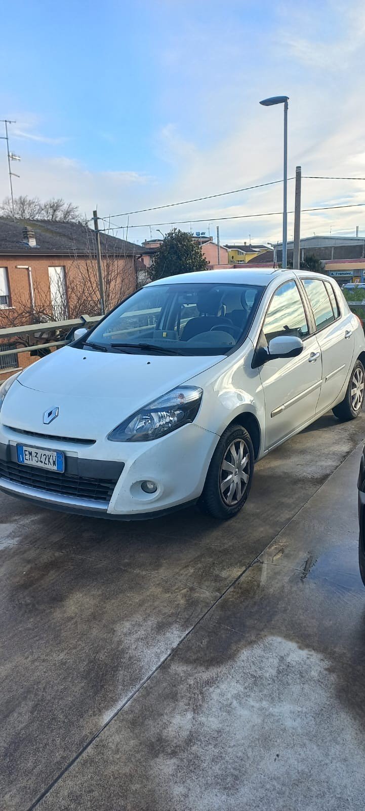 Numer rejestracyjny EM342KW posiada RENAULT Clio 3a serie