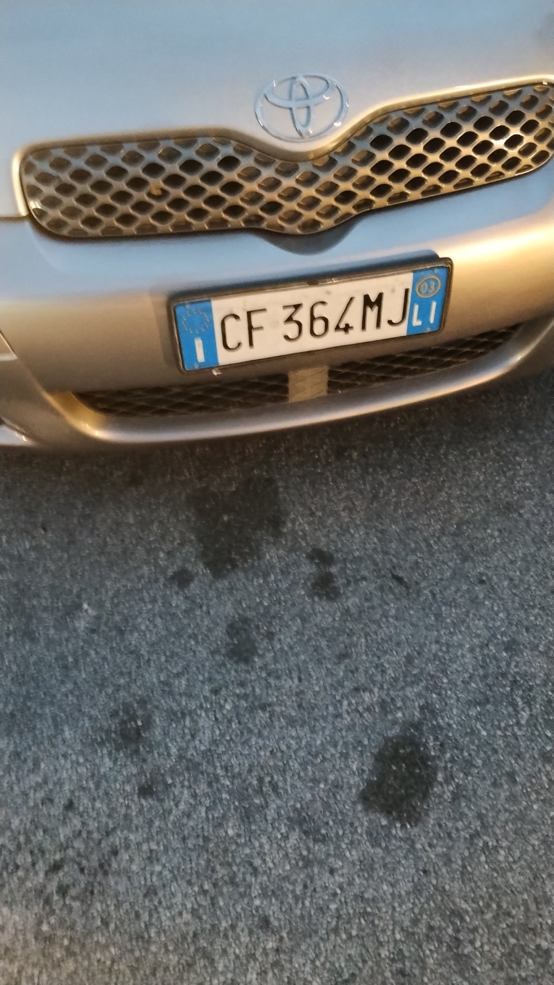 Numer rejestracyjny CF364MJ posiada TOYOTA Yaris