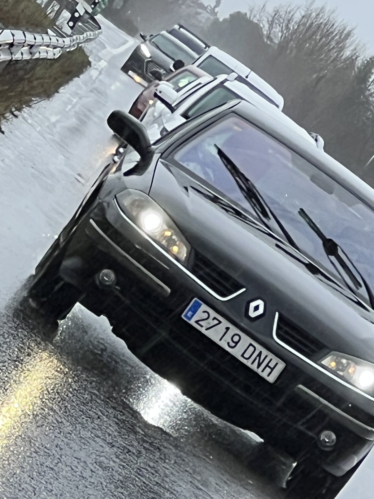 Numer rejestracyjny 2719DNH posiada RENAULT LAGUNA