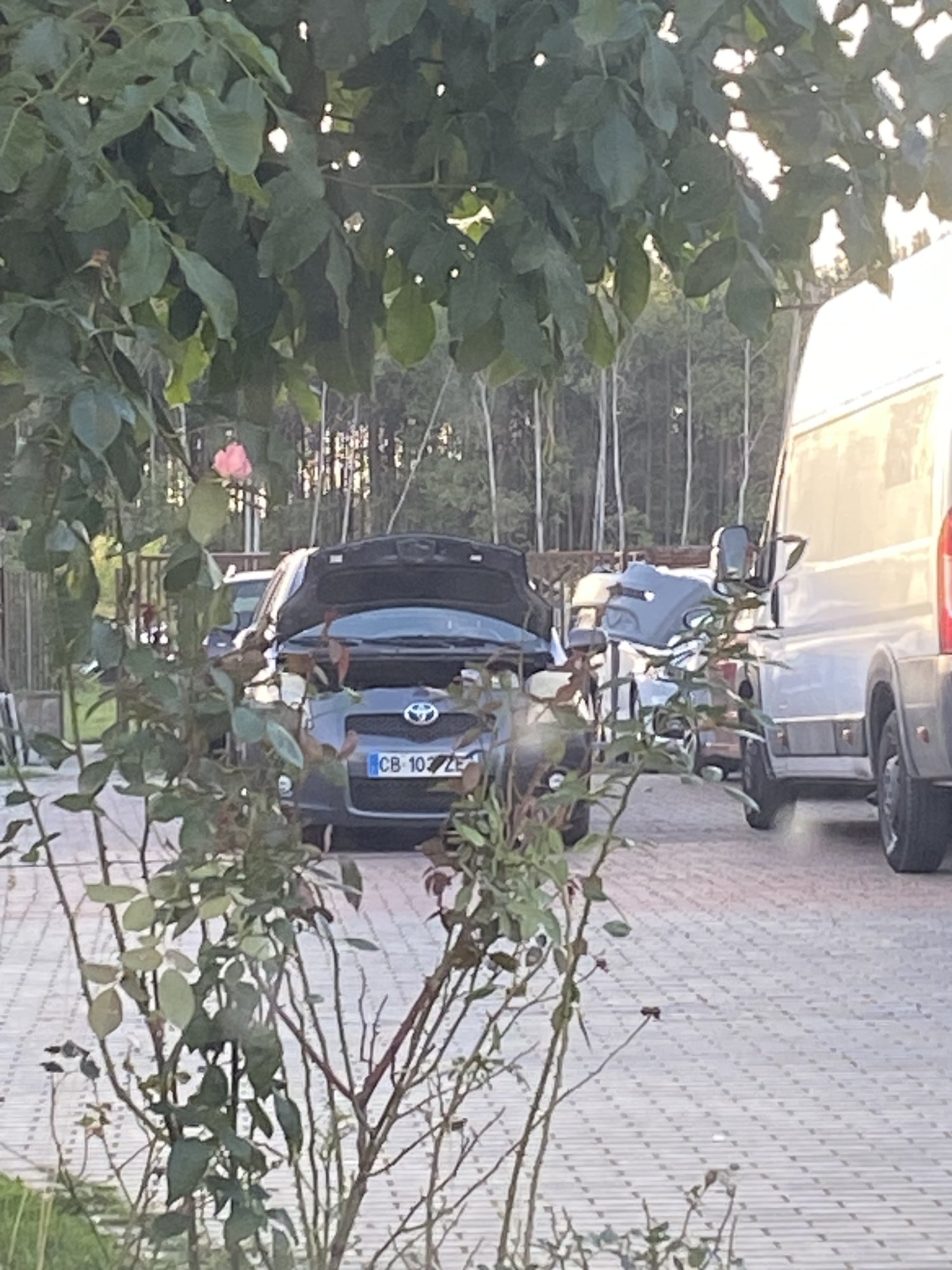 Numer rejestracyjny CB1023 posiada Toyota 