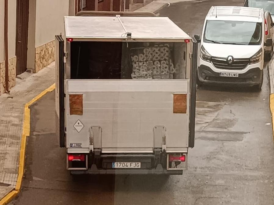 Numer rejestracyjny 1704FJG posiada IVECO DAILY