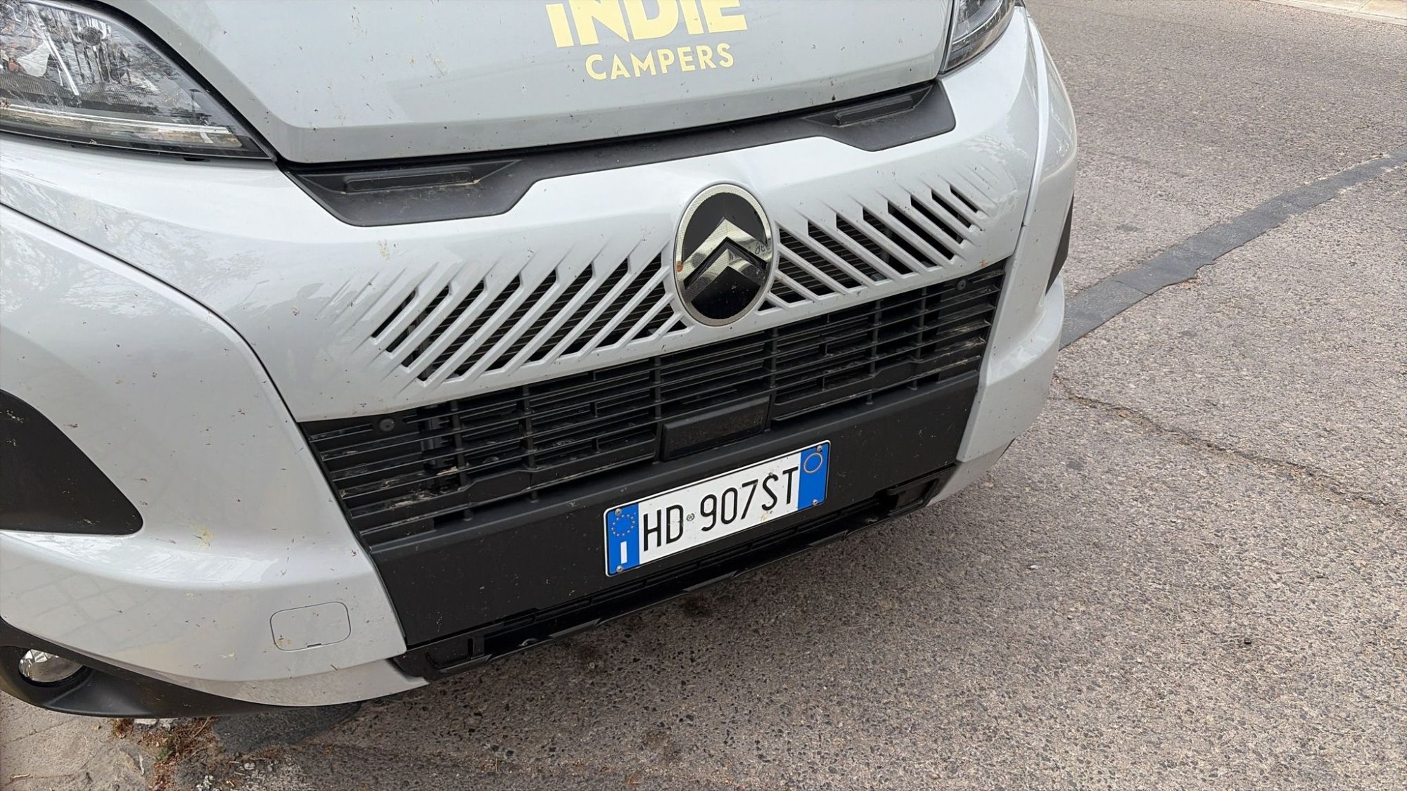 Numer rejestracyjny HD907ST posiada Citroën 