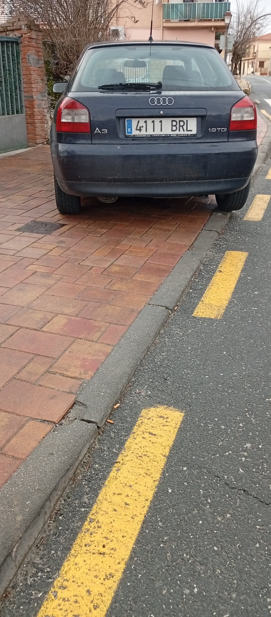 Numer rejestracyjny 4111BRL posiada AUDI A3
