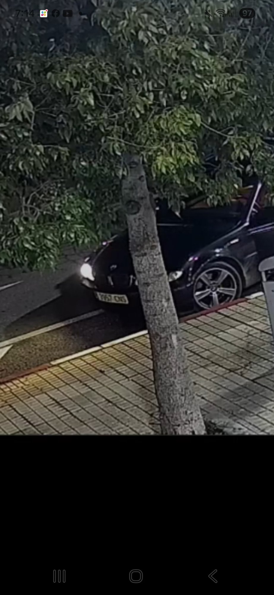 Numer rejestracyjny YB60CHS posiada BMW 