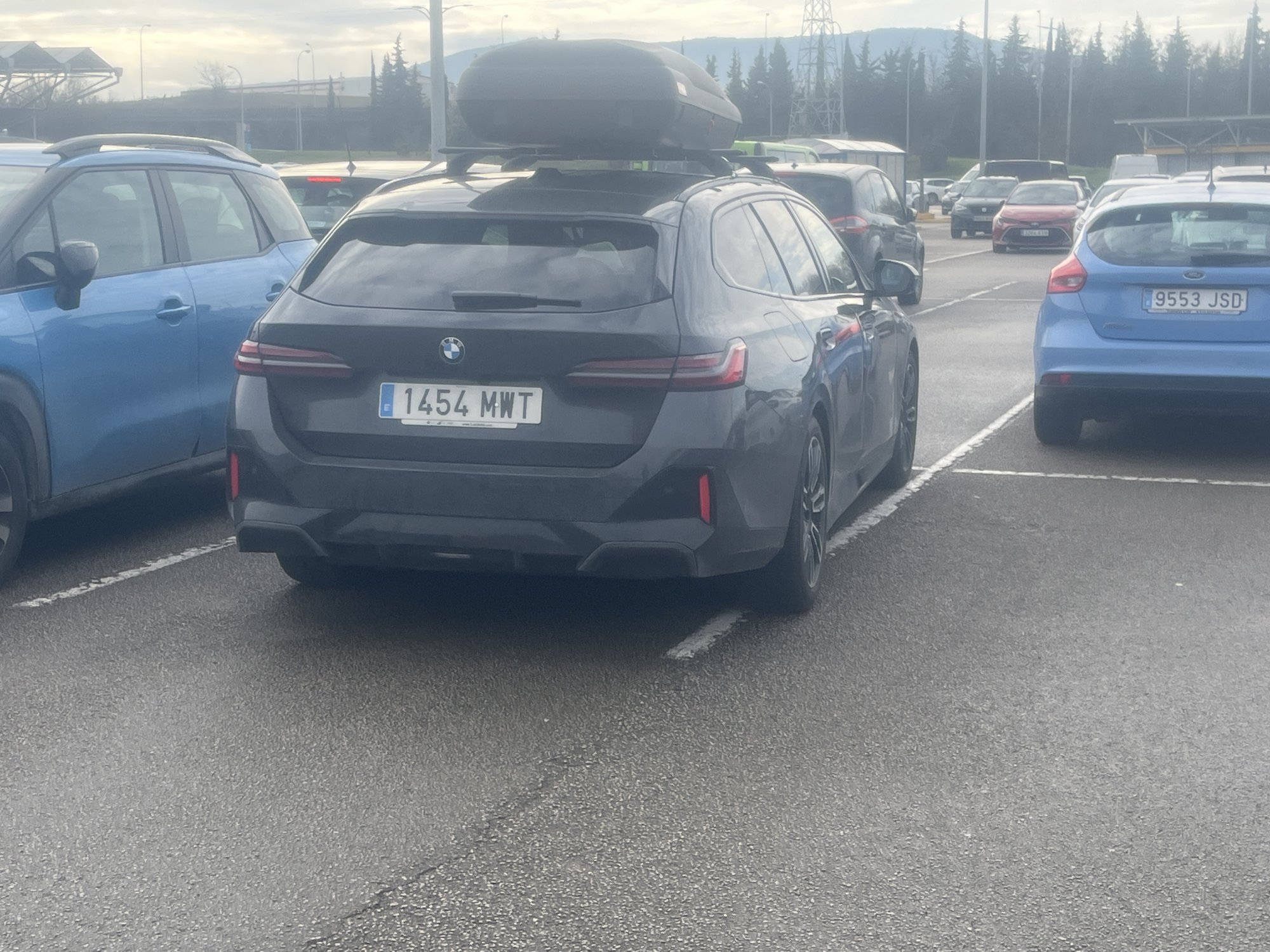 Numer rejestracyjny 1454MWT posiada BMW SERIE 5