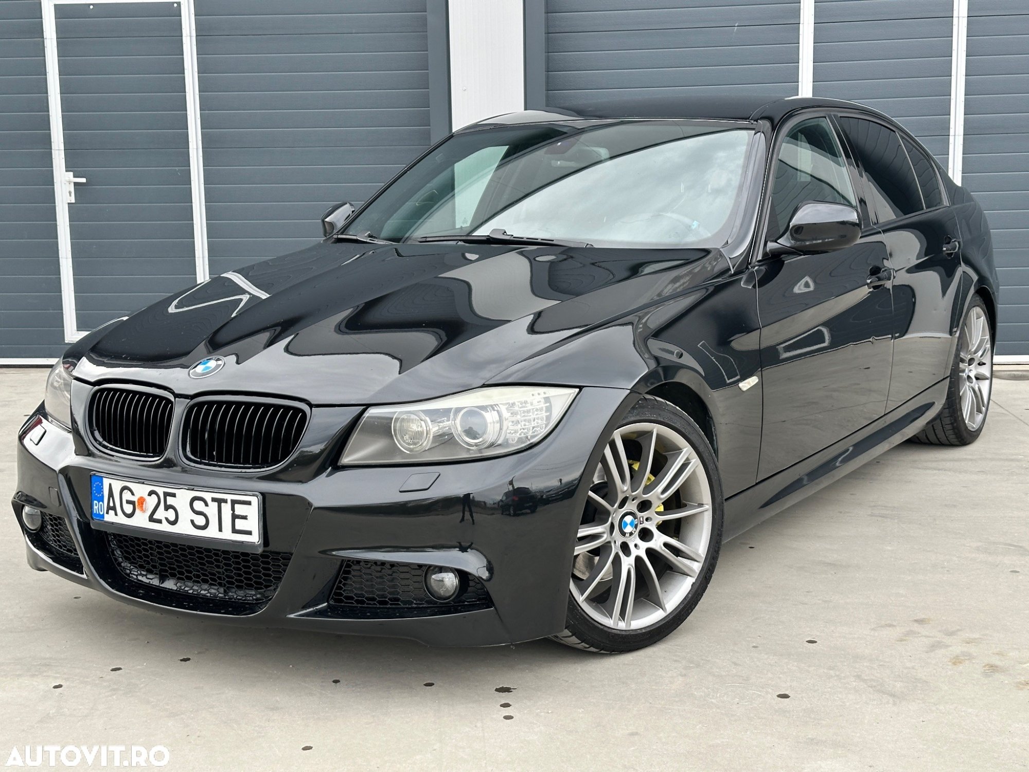 Numer rejestracyjny AG25STE posiada BMW 3 Series