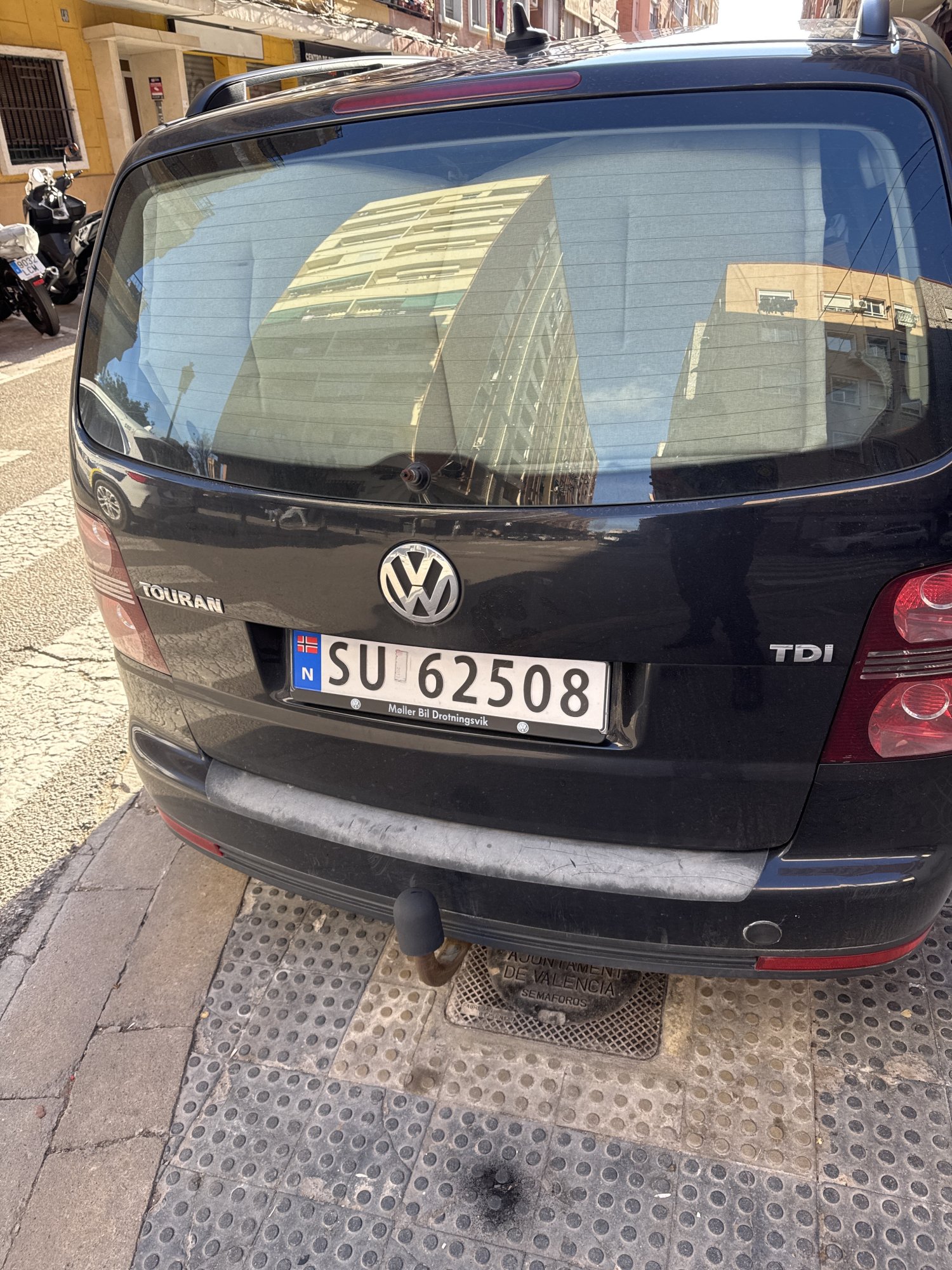 Numer rejestracyjny SU62508 posiada VOLKSWAGEN TOURAN FM6FM62Q0247GGS7N1