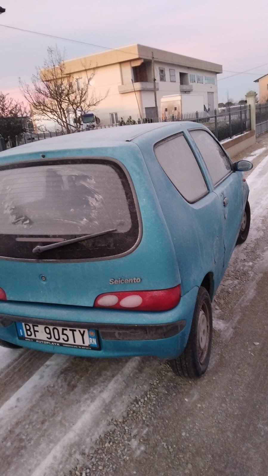 Numer rejestracyjny BF905TY posiada FIAT Seicento