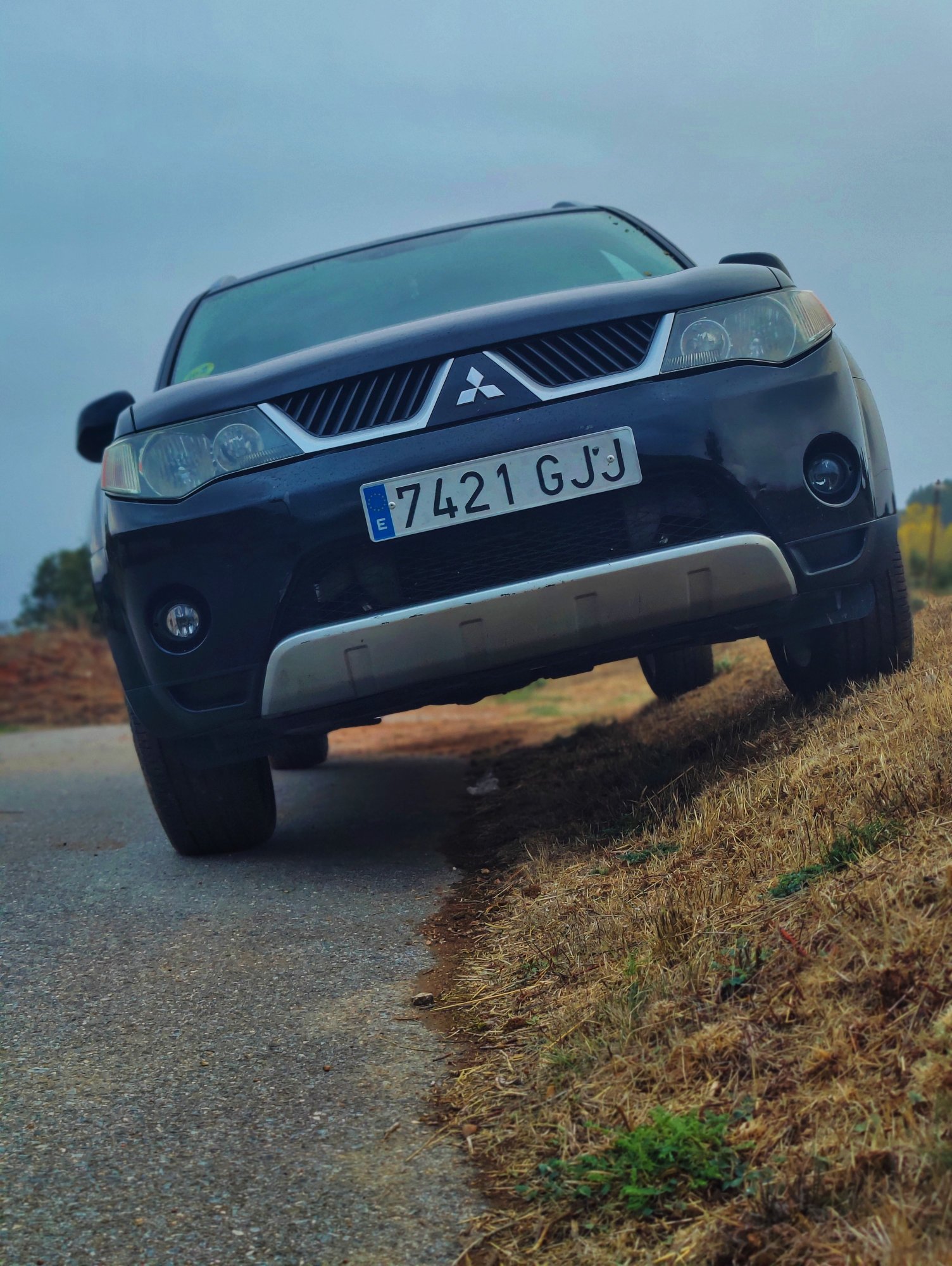 Numer rejestracyjny 7421GJJ posiada MITSUBISHI OUTLANDER