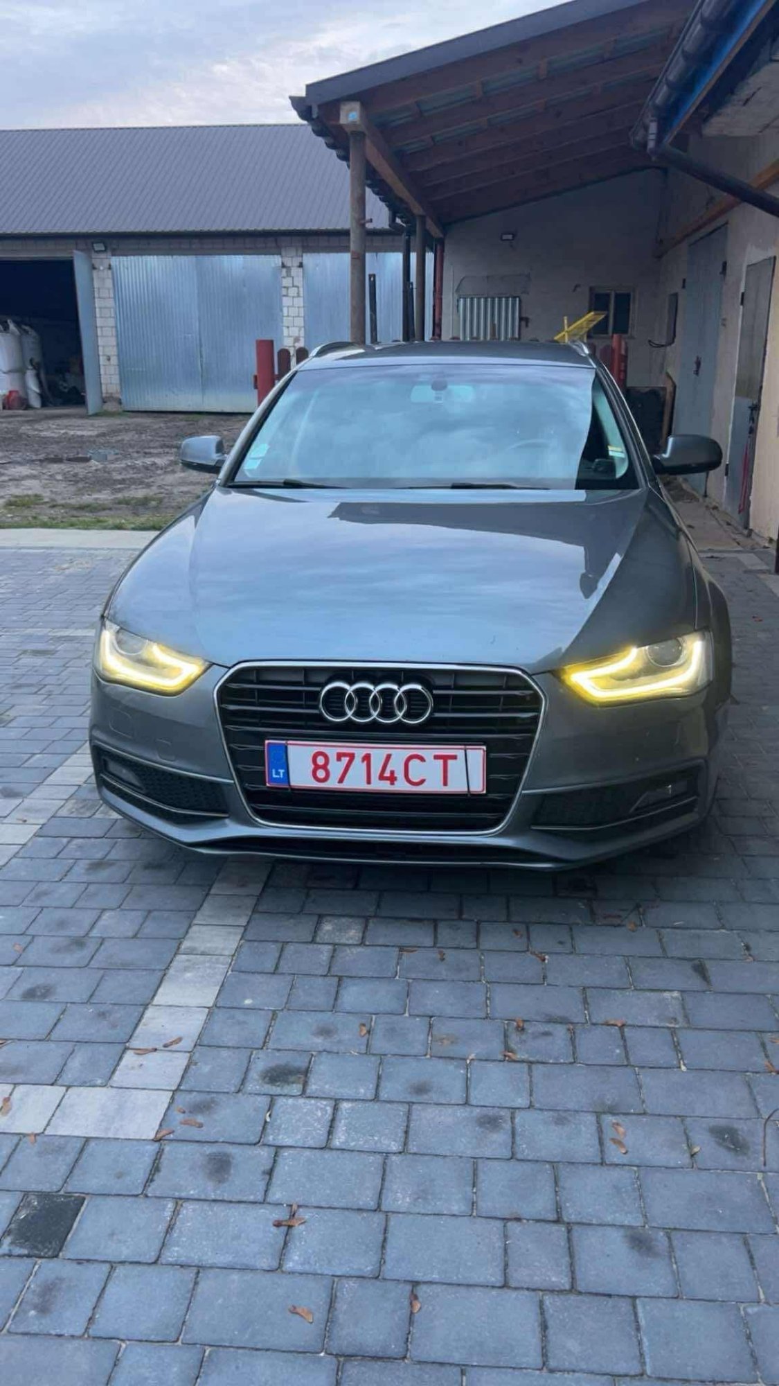 Numer rejestracyjny 8714CT posiada Audi 