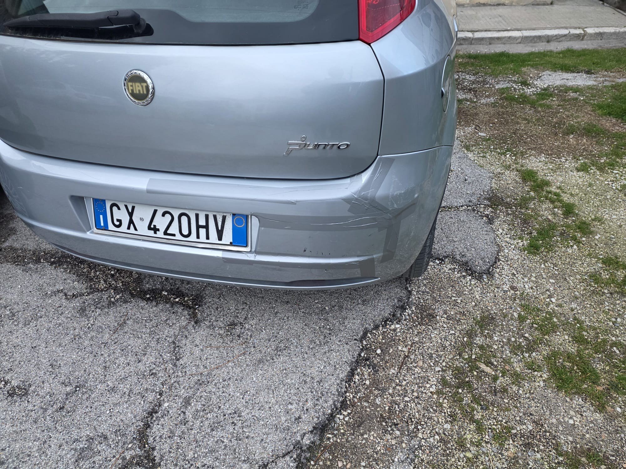 Numer rejestracyjny GX420HV posiada FIAT Grande Punto