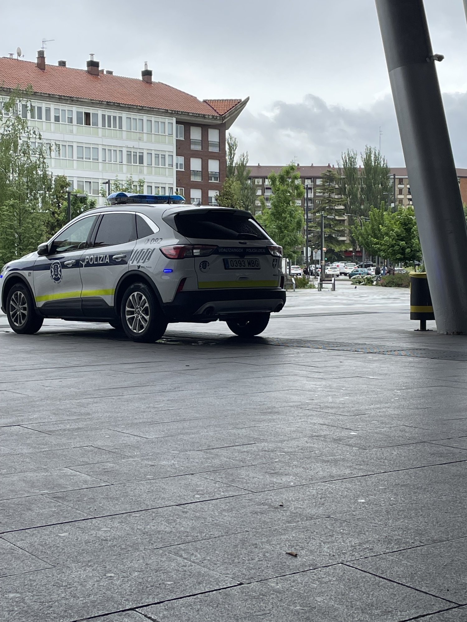 Numer rejestracyjny 0393MBG posiada FORD KUGA