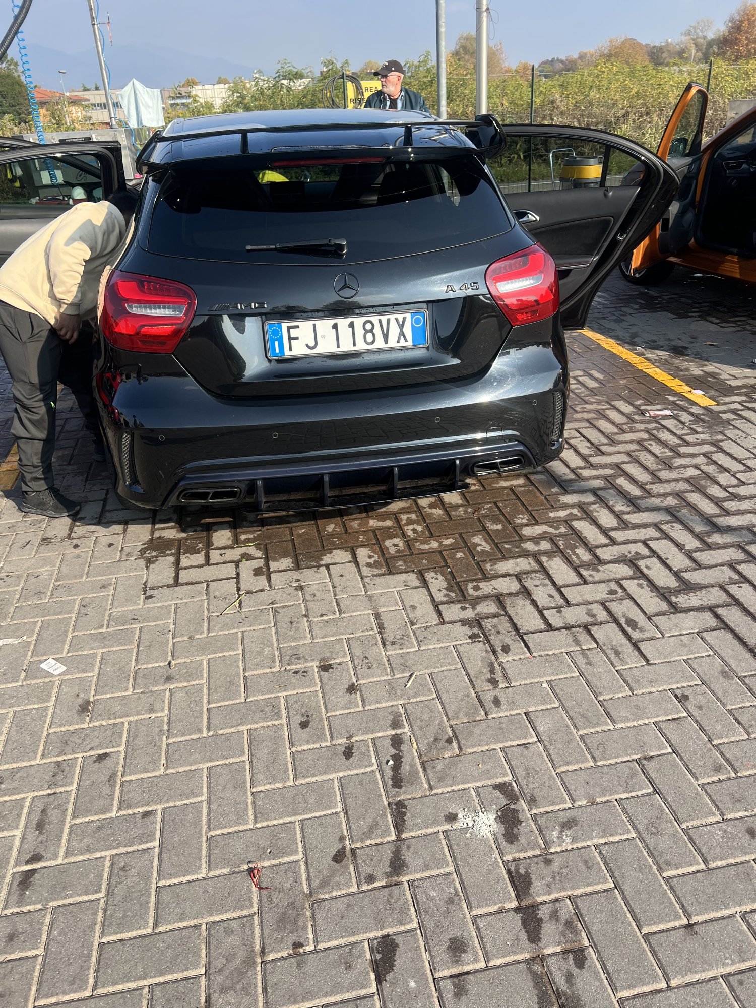 Numer rejestracyjny FJ118VX posiada MERCEDES Classe A