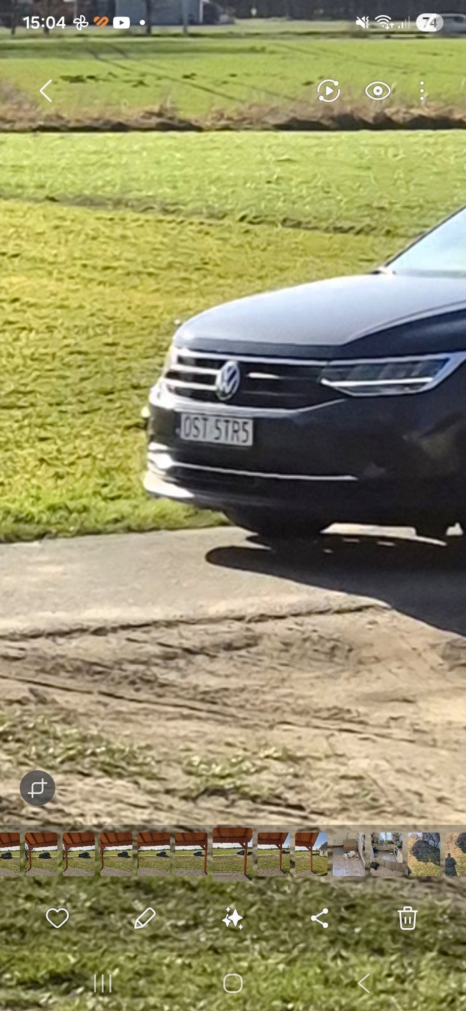 Numer rejestracyjny OSTST75 posiada Volkswagen 