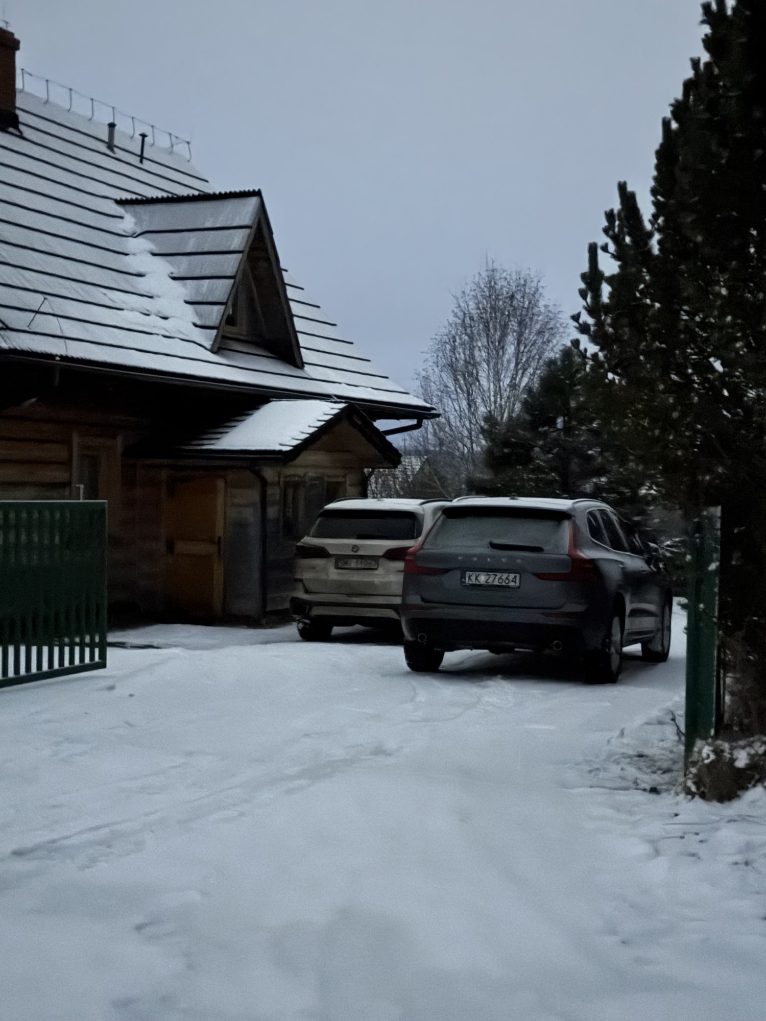 Numer rejestracyjny KK 27664 posiada VOLVO XC60 - KK27664