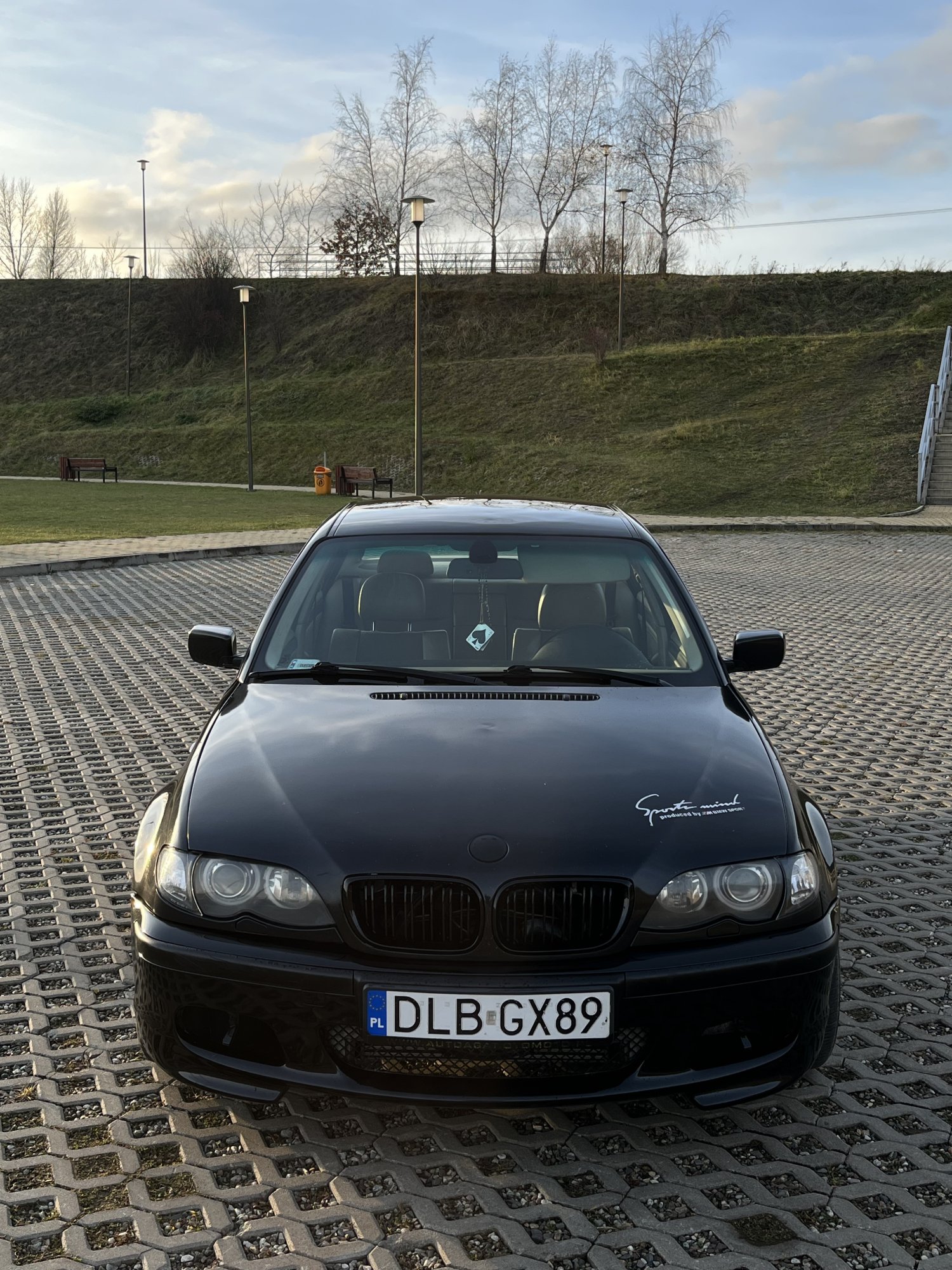 Numer rejestracyjny DLB GX89 posiada BMW 330D - DLBGX89