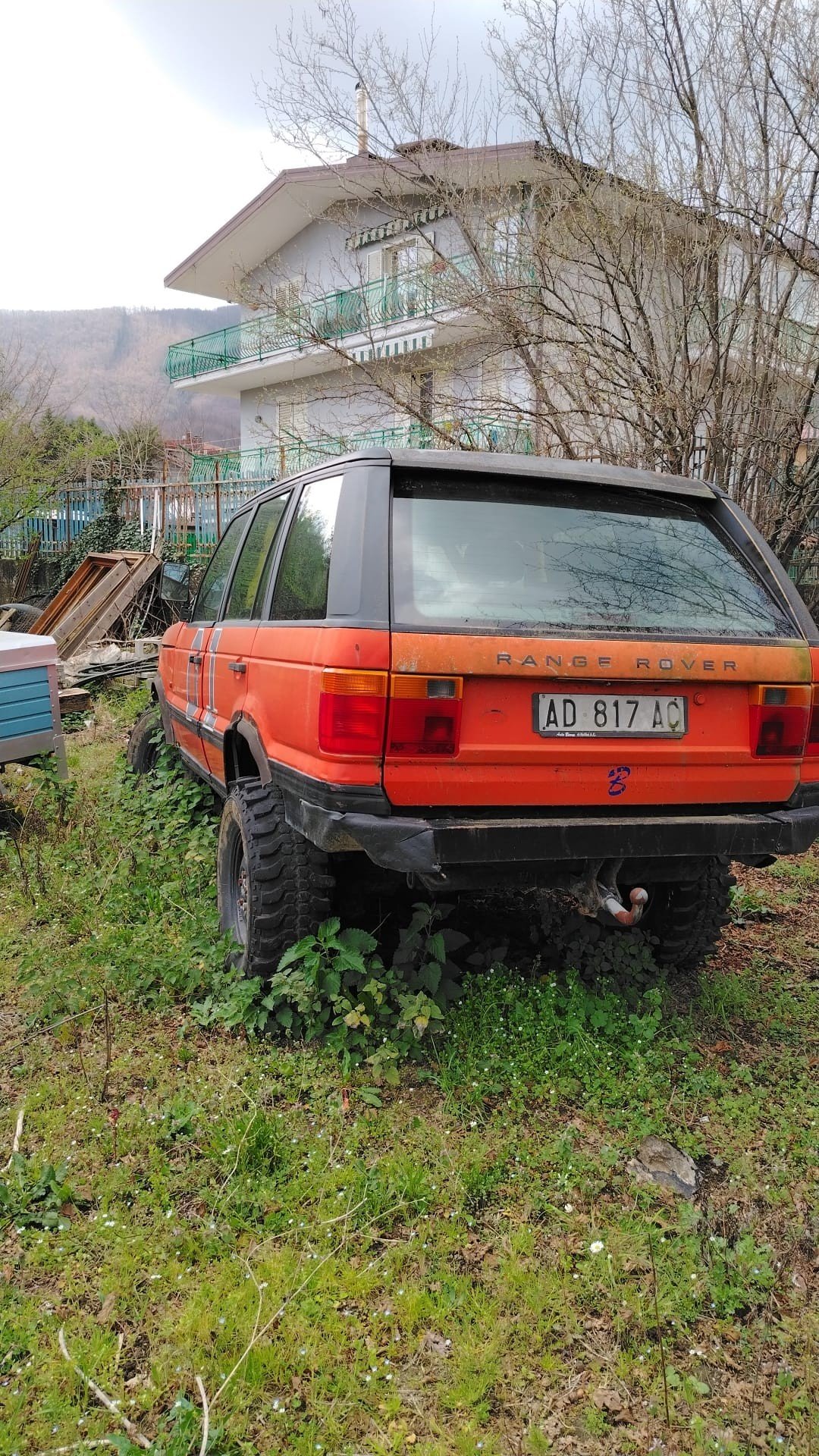 Numer rejestracyjny AD817AC posiada Land Rover Range Rover