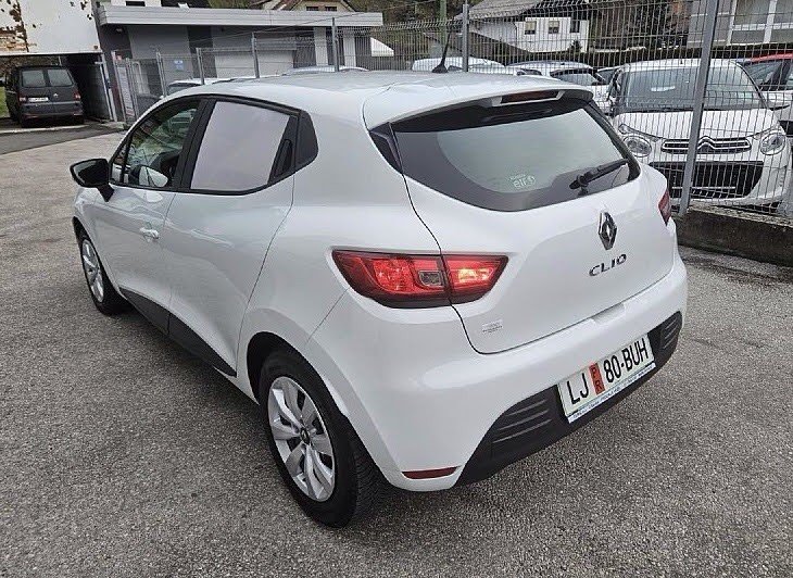 Numer rejestracyjny LJ80BUH posiada Renault Clio