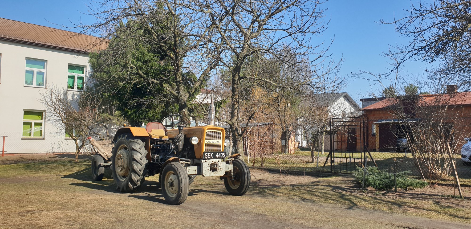 Numer rejestracyjny SEK 4405 posiada URSUS C 330 - SEK4405