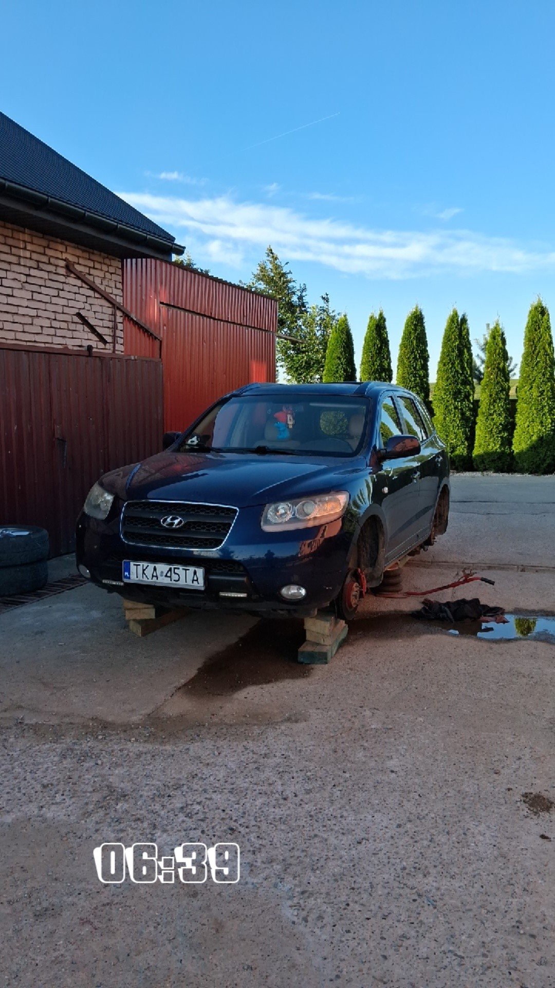 Numer rejestracyjny TKA 45TA posiada HYUNDAI SANTA FE - TKA45TA