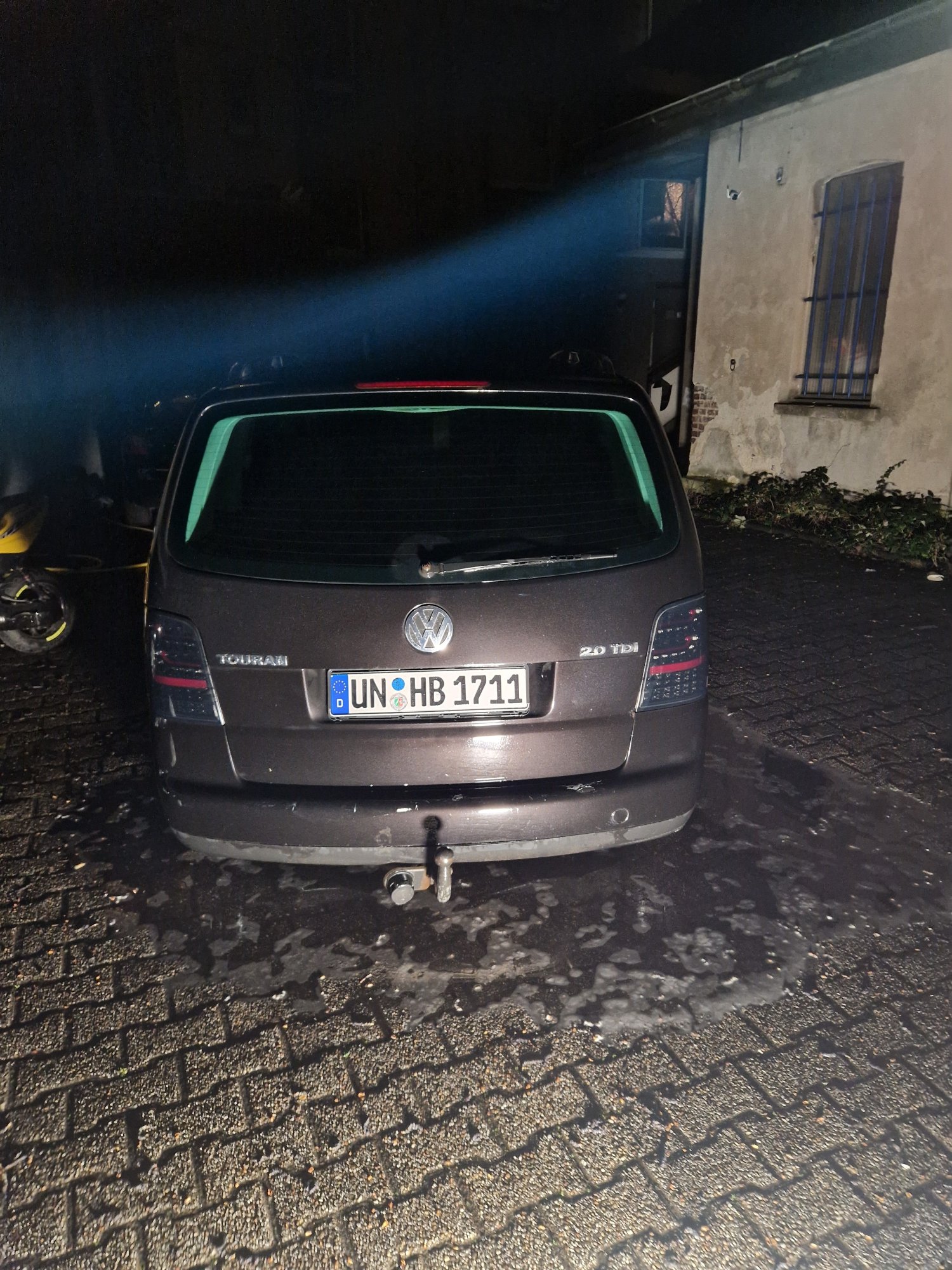 Numer rejestracyjny UNHB1711 posiada Volkswagen Touran 2.0 TDI