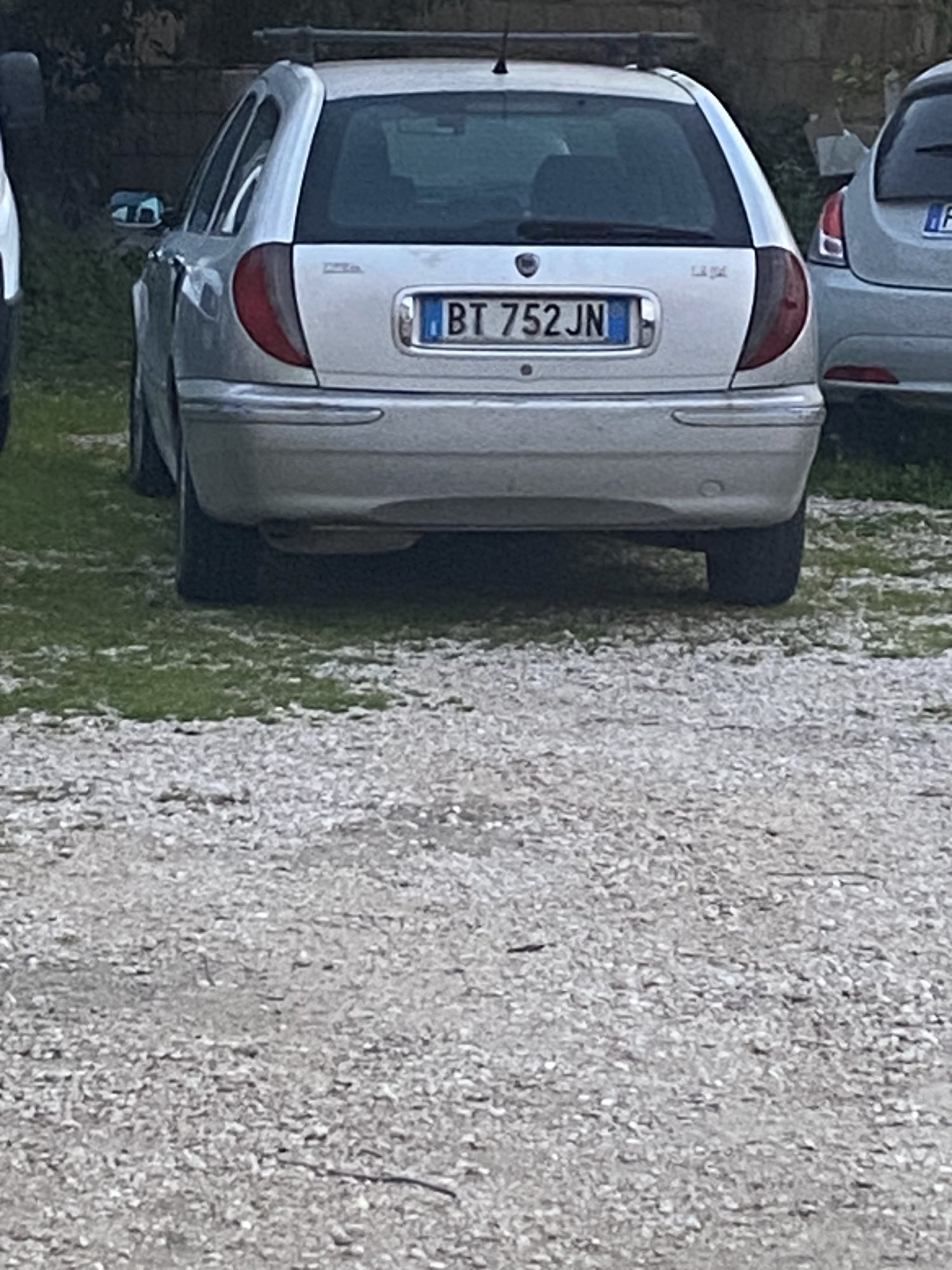 Numer rejestracyjny BT752JN posiada LANCIA Lybra