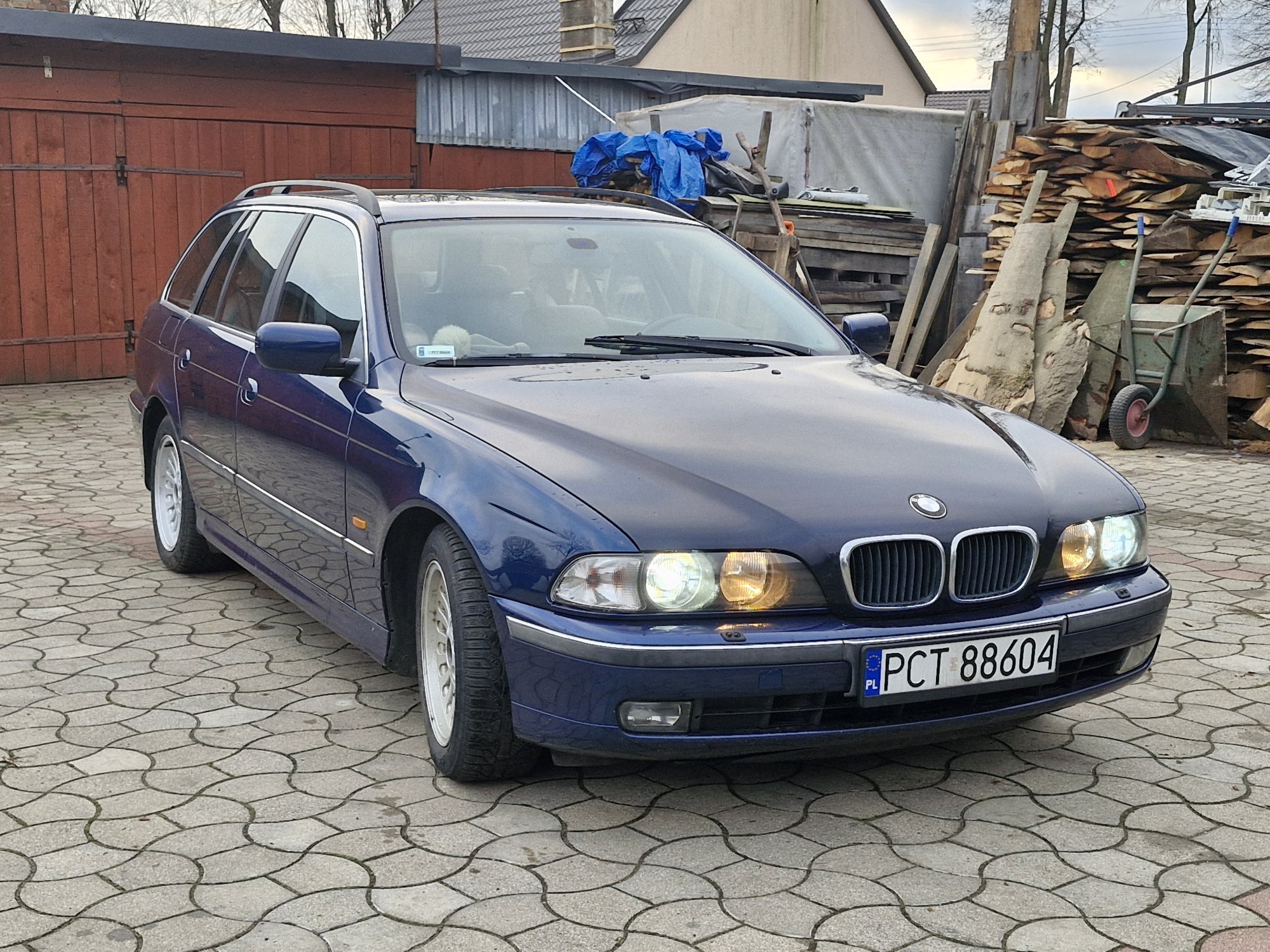 Numer rejestracyjny PCT 88604 posiada BMW 540I - PCT88604