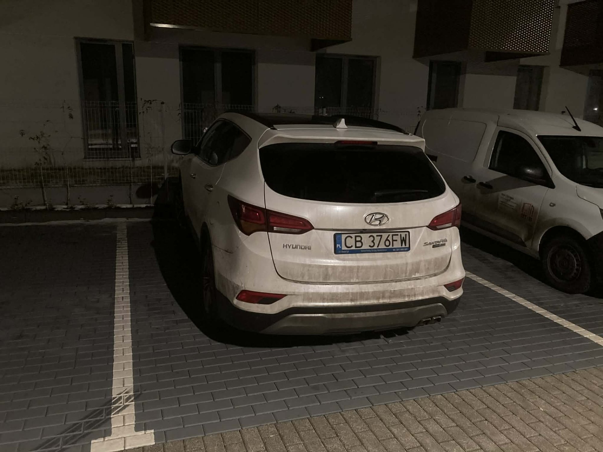 Numer rejestracyjny CB 376FW posiada HYUNDAI SANTA FE - CB376FW