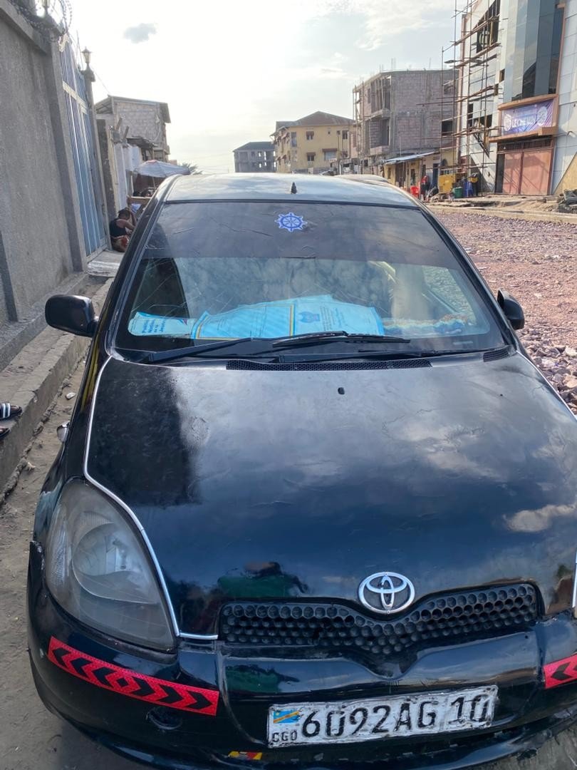 Numer rejestracyjny 6092AG10 posiada Toyota 