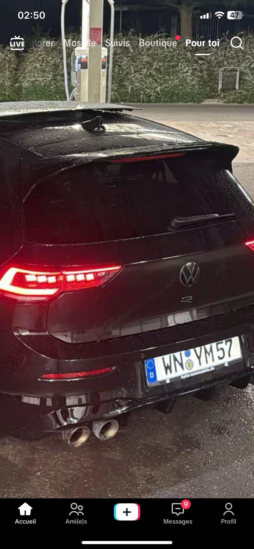 Numer rejestracyjny WNYM57 posiada Volkswagen 