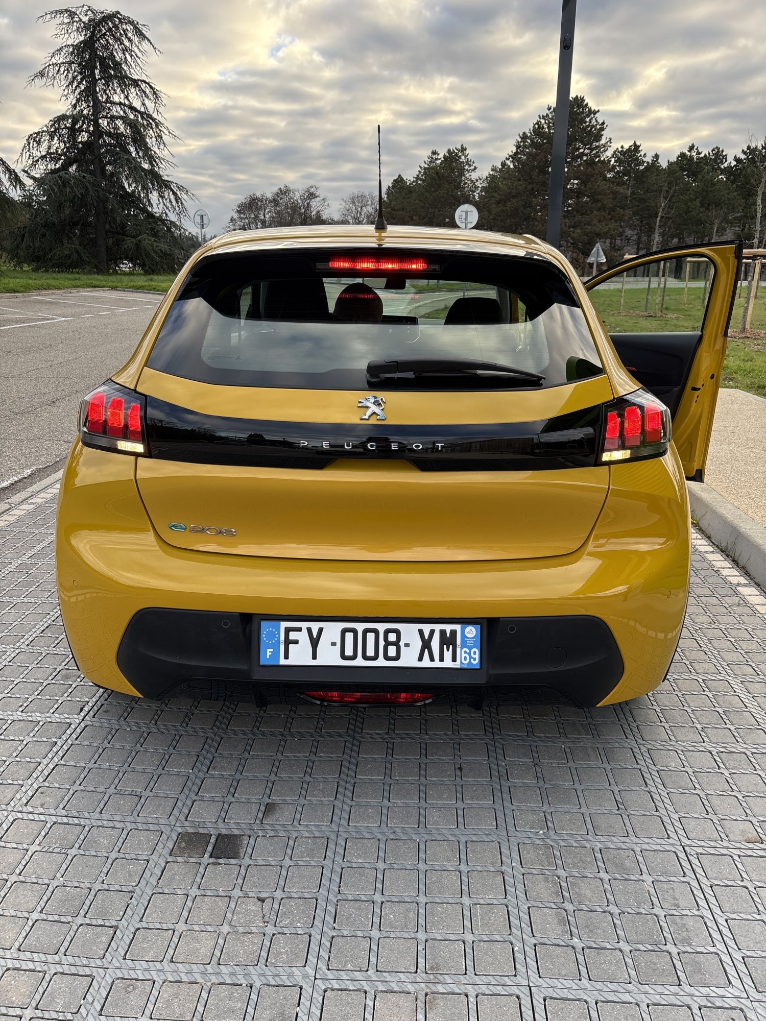 Numer rejestracyjny FY008XM posiada PEUGEOT 208 II Numer rejestracyjny FY008XM posiada PEUGEOT 208 II