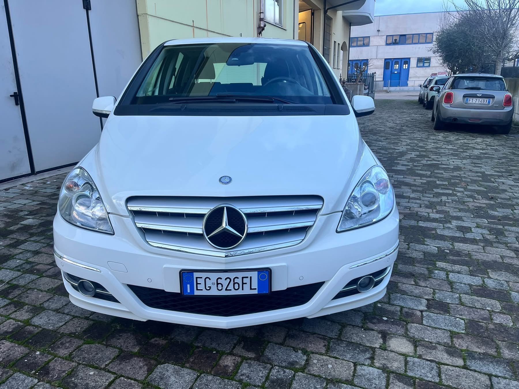 Numer rejestracyjny EG626FL posiada MERCEDES Classe B