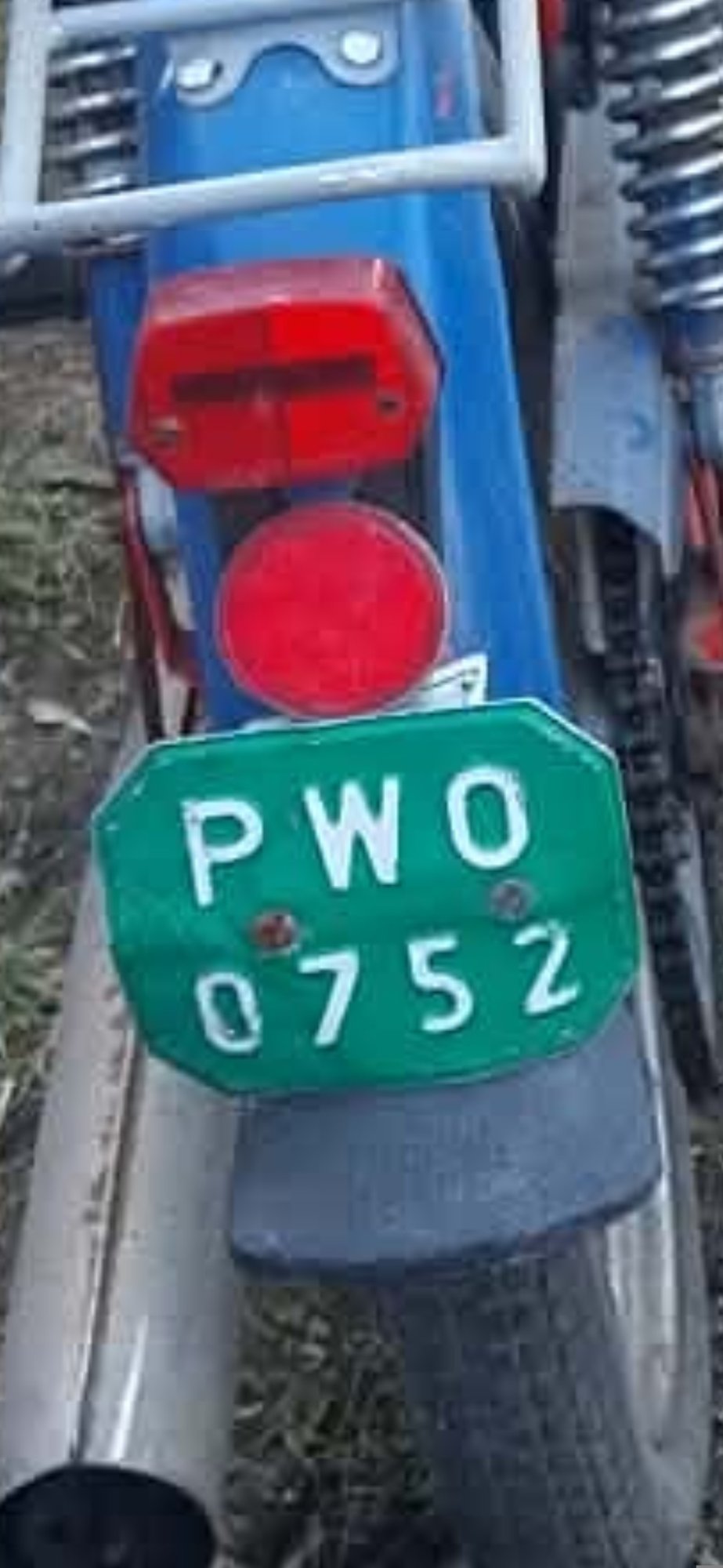 Numer rejestracyjny PWO0752 posiada  