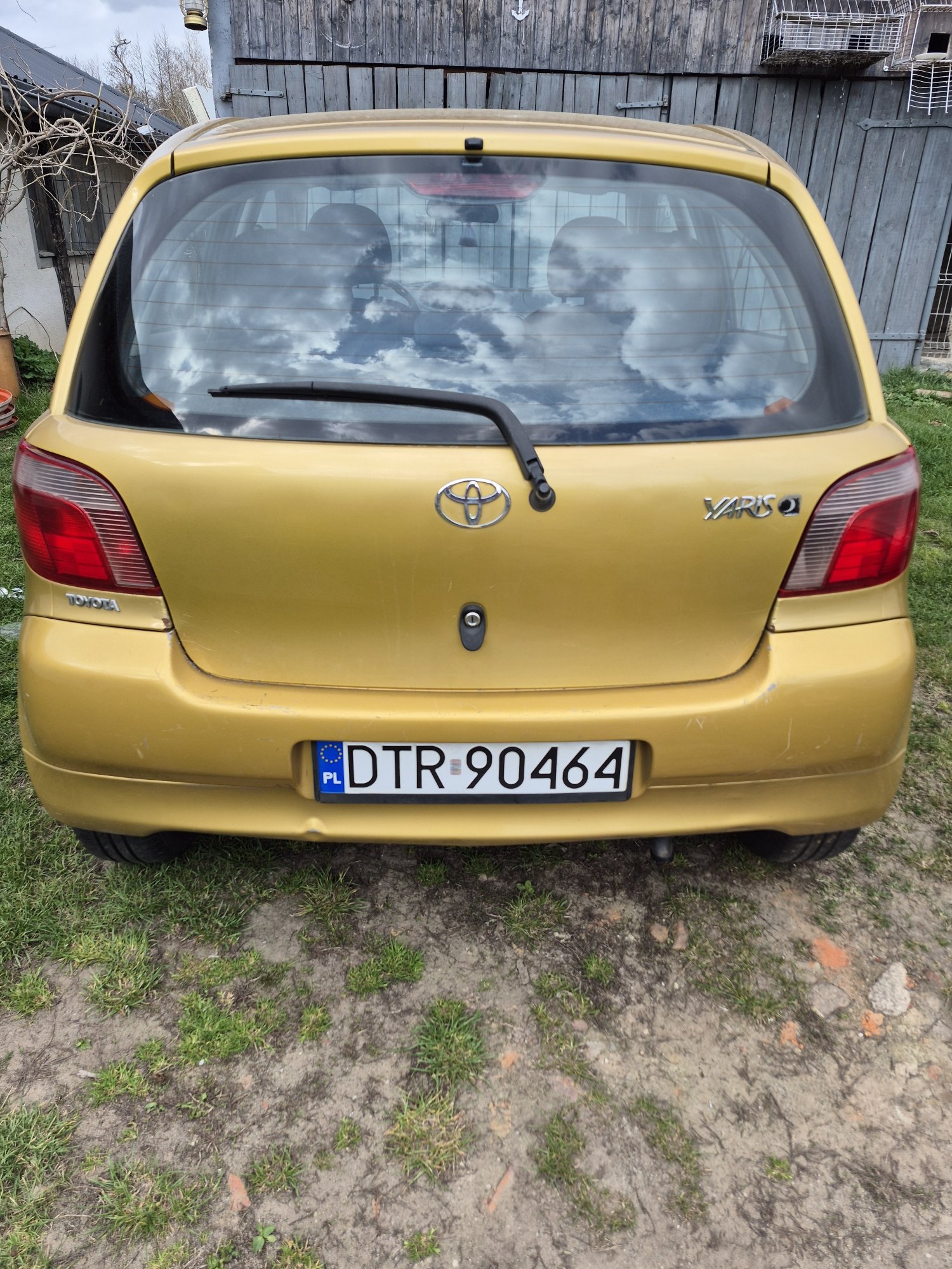 Numer rejestracyjny DTR 90464 posiada TOYOTA YARIS - DTR90464