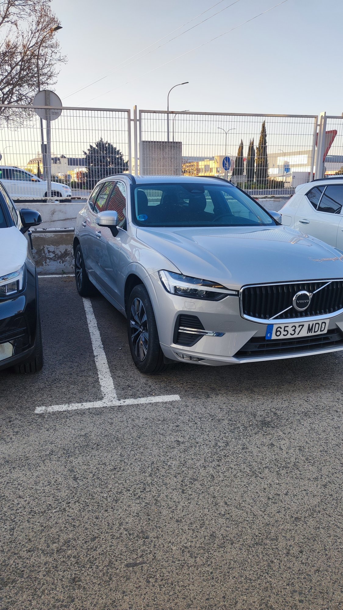 Numer rejestracyjny 6537MDD posiada VOLVO XC60