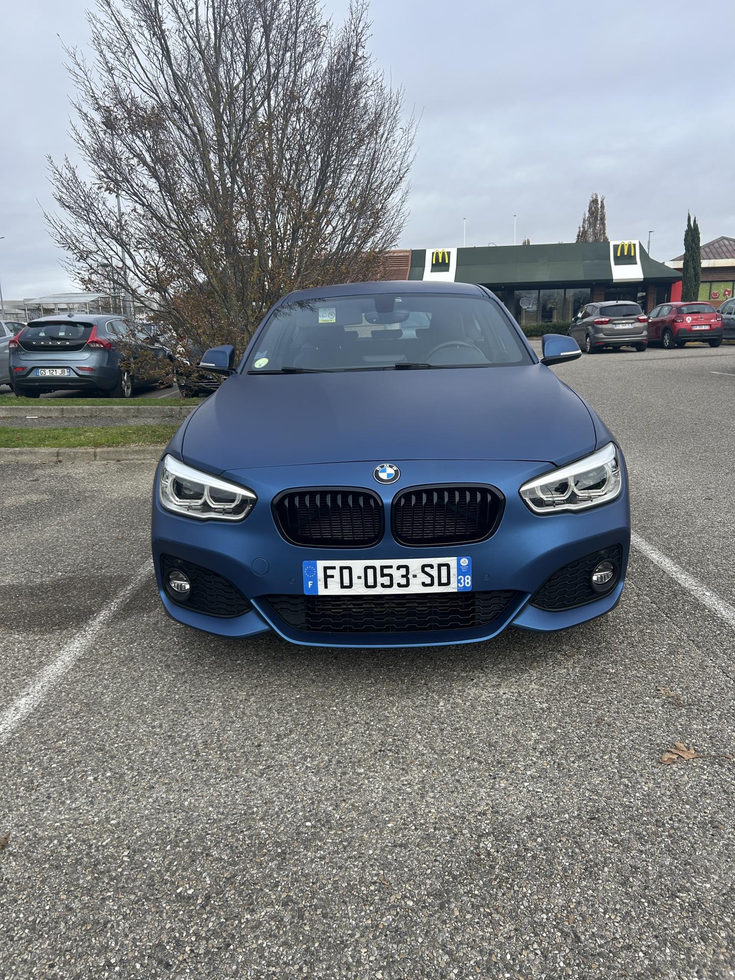 Numer rejestracyjny FD053SD posiada BMW SERIE 1 II