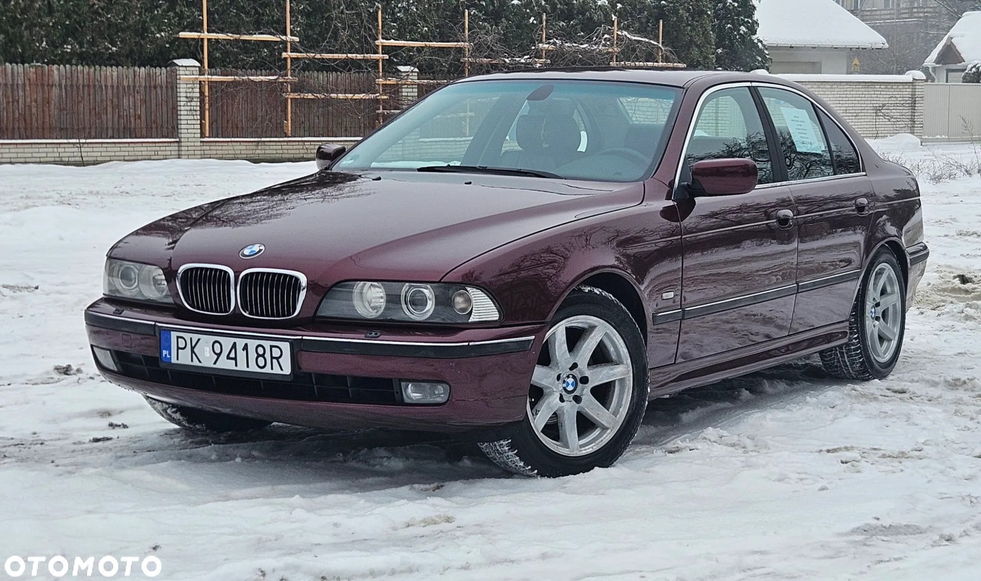 Numer rejestracyjny PK 9418R posiada BMW 528I - PK9418R