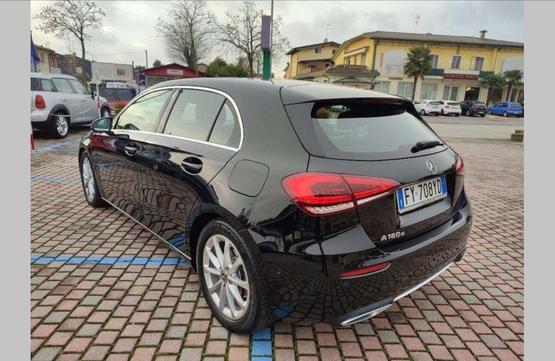 Numer rejestracyjny FY708YD posiada MERCEDES Classe A