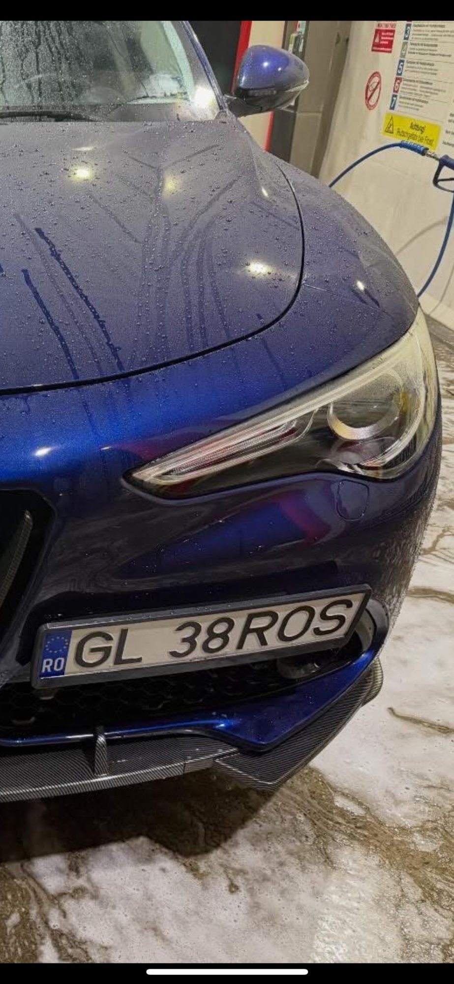 Numer rejestracyjny GL38ROS posiada Alfa Romeo 