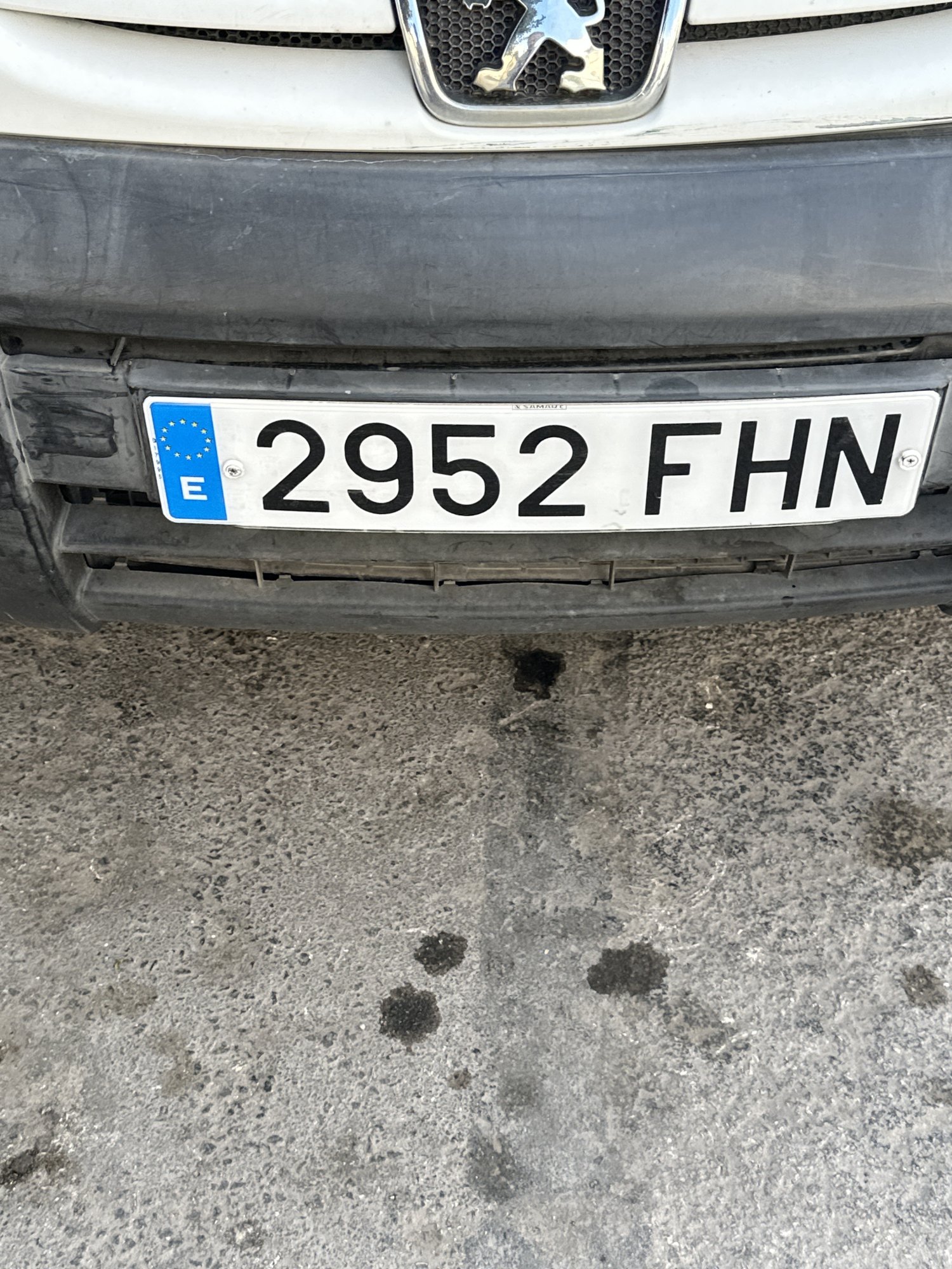 Numer rejestracyjny 2952FHN posiada BMW SERIE 3